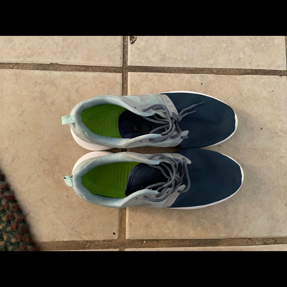 Men’s Nike Rosh - Picture 2 of 5
